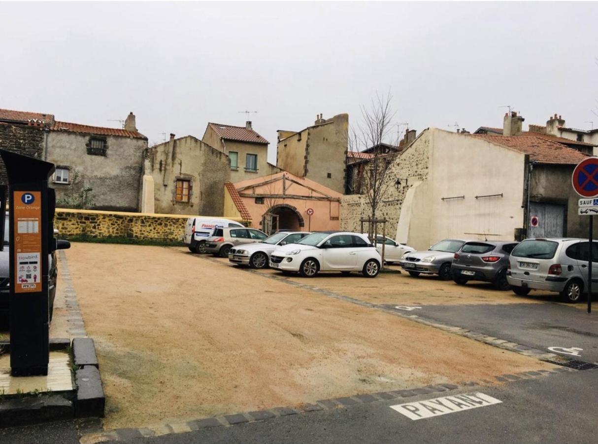 Location F1 Neuf Centre Historique Riom Apartment Exterior photo
